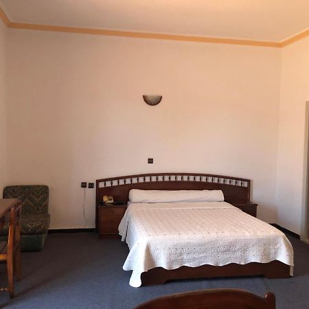Hotel Choumis Haj Messaoud العرائش المظهر الخارجي الصورة