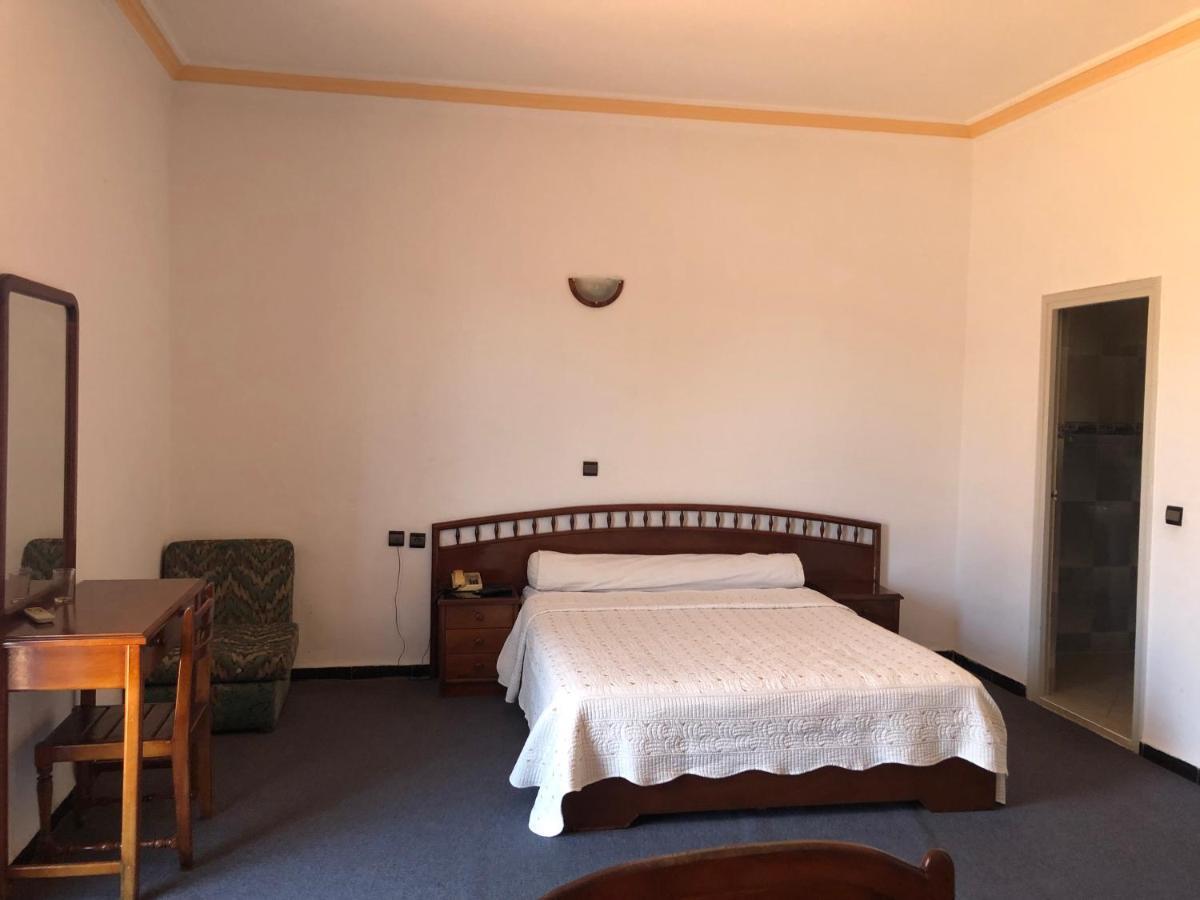 Hotel Choumis Haj Messaoud العرائش المظهر الخارجي الصورة